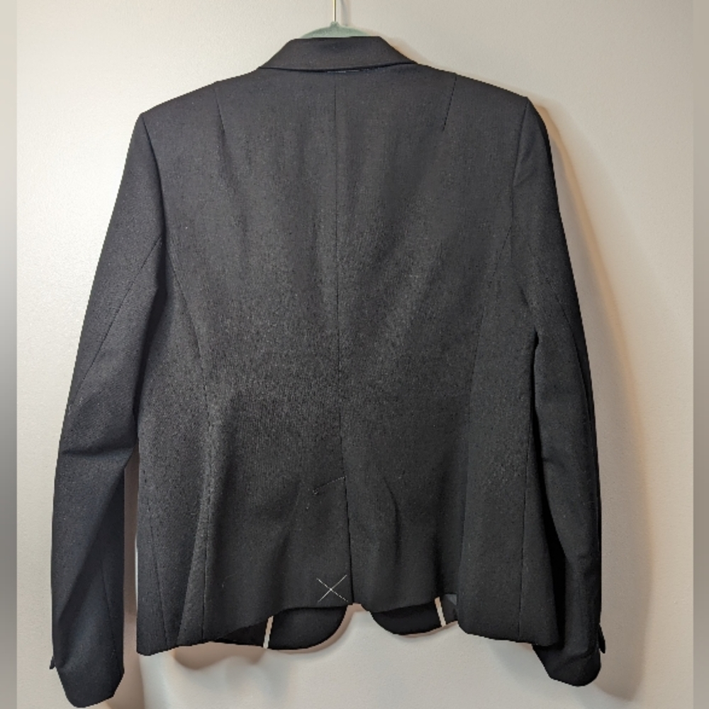 **SOLD** Banana Republic "Classic Fit" Blazer - Picture 3 of 8
